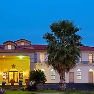 Days By Wyndham Near Seaworld San Antonio