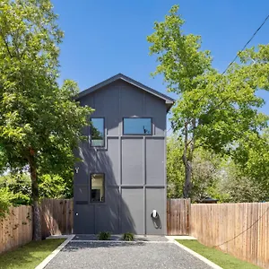 The Heritage Haus - Modern In Downtown Ferienhaus *