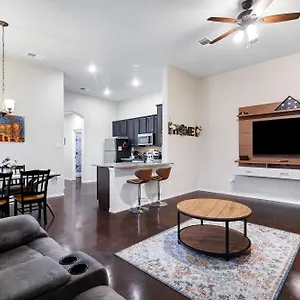 Apartment Modern Pet-friendly Duplex Near River Walk Duplex *