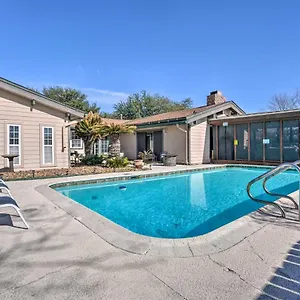 Holiday home With Pool, Near Lackland Afb!