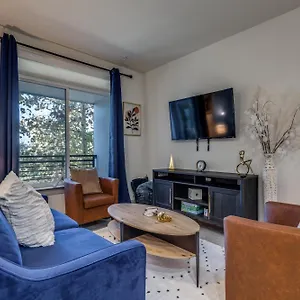 Apartment Gorgeous W Riverwalk Views Free Parking Pet Friendly Centrally Located On The Riverwalk