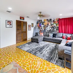 Unique And Stylish With Deck! Holiday home *