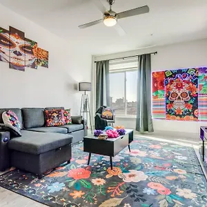 Ig-worthy Fiesta Dt Retreat With Free Parking And Pets Allowed Appartamento San Antonio