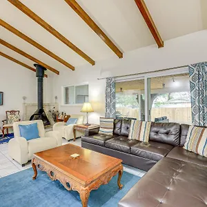 Charming Abode About 10 Mi To River Walk! Holiday home