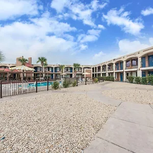 Days By Wyndham Splashtown/att Center 2*